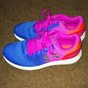 Sneakers Under Armour 6Y USA girls/women blue orange pink EUC-like new